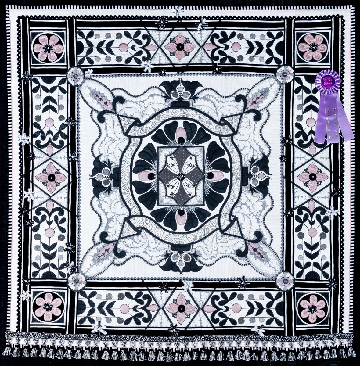 WIQuiltShow's tweet photo. "Victorian Trellis," created and quilted by Tami Graeber from Klamath Falls, Oregon, honorable mention in the 2022 Quilt Contest, Machine Quilted Mixed Wall Quilts category. #WisconsinQuiltShow https://t.co/6EK8UKQUvc