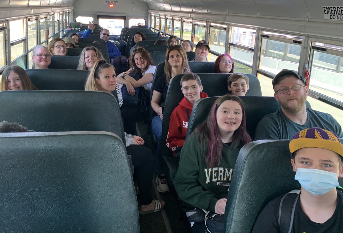 MissHollowaySci's tweet photo. ✈️Today is the day and we are on our way! #Amazon2023 #weareworldexplorers #mursd #miscoe #mursdinspires #Explorica #worldstrides https://t.co/4SRsj4v8tM