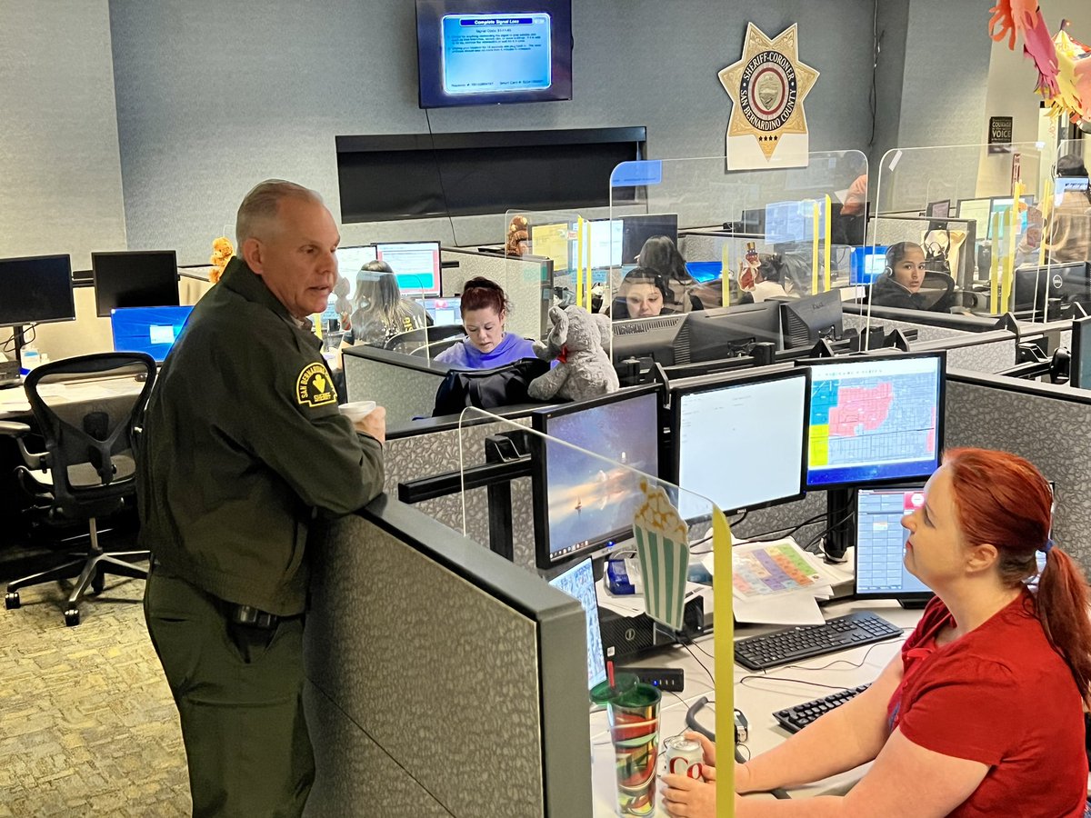 sbcountysheriff's tweet photo. We continue to celebrate our dispatchers during #NationalPublicSafetyTelecommunicatorsWeek! Sheriff’s Executive Staff stopped by to say thank you to our hardworking @SBCSDDispatch. 

Thank you @NormaJTorres for also stopping by and spending time with our dispatchers this week. https://t.co/bM0h4H64E6