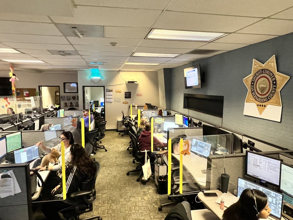 sbcountysheriff's tweet photo. We continue to celebrate our dispatchers during #NationalPublicSafetyTelecommunicatorsWeek! Sheriff’s Executive Staff stopped by to say thank you to our hardworking @SBCSDDispatch. 

Thank you @NormaJTorres for also stopping by and spending time with our dispatchers this week. https://t.co/bM0h4H64E6
