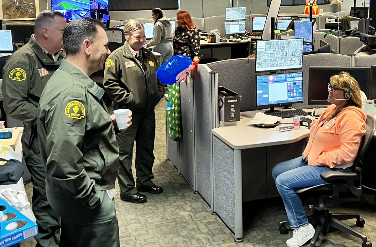 sbcountysheriff's tweet photo. We continue to celebrate our dispatchers during #NationalPublicSafetyTelecommunicatorsWeek! Sheriff’s Executive Staff stopped by to say thank you to our hardworking @SBCSDDispatch. 

Thank you @NormaJTorres for also stopping by and spending time with our dispatchers this week. https://t.co/bM0h4H64E6