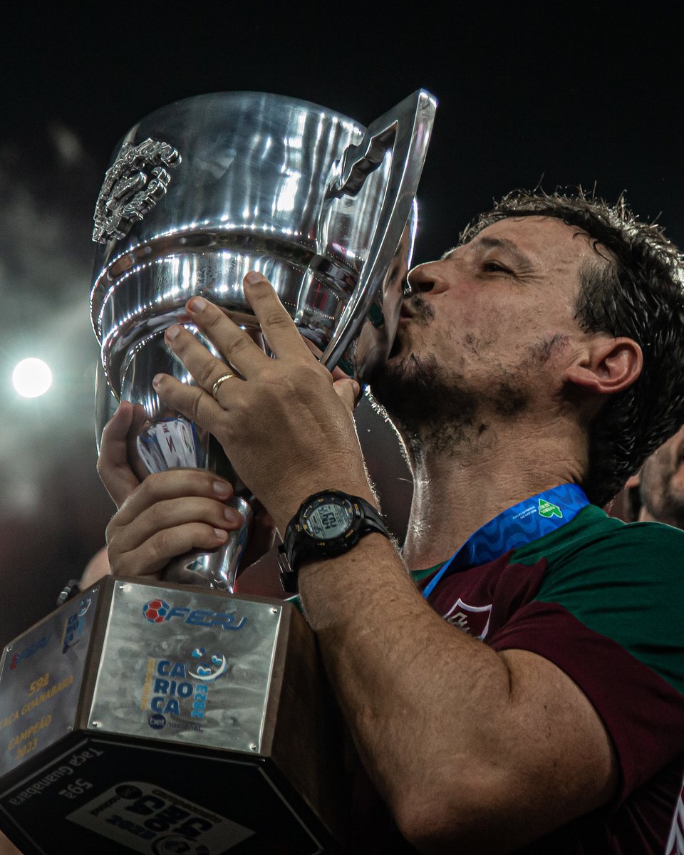 FluminenseFC's tweet photo. Feliz #DiaInternacionalDoBeijo! 😘🇭🇺 https://t.co/sAmEcGb8uT