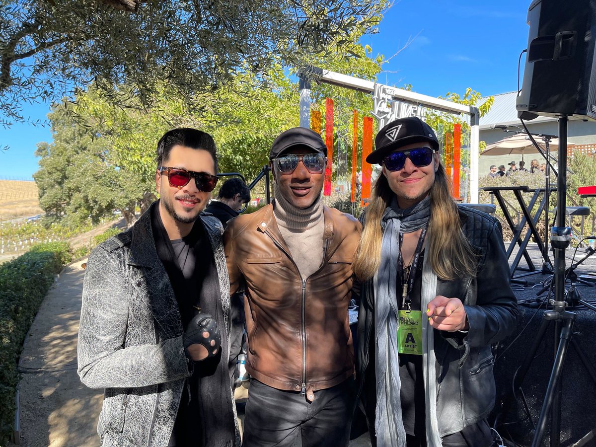 JanuaryJane's tweet photo. Wake us up when it’s all over 🎶 🎶 🎶  So much fun playing in Napa with fellow @BMG labelmate @aloeblacc https://t.co/0ImpJP4FNr