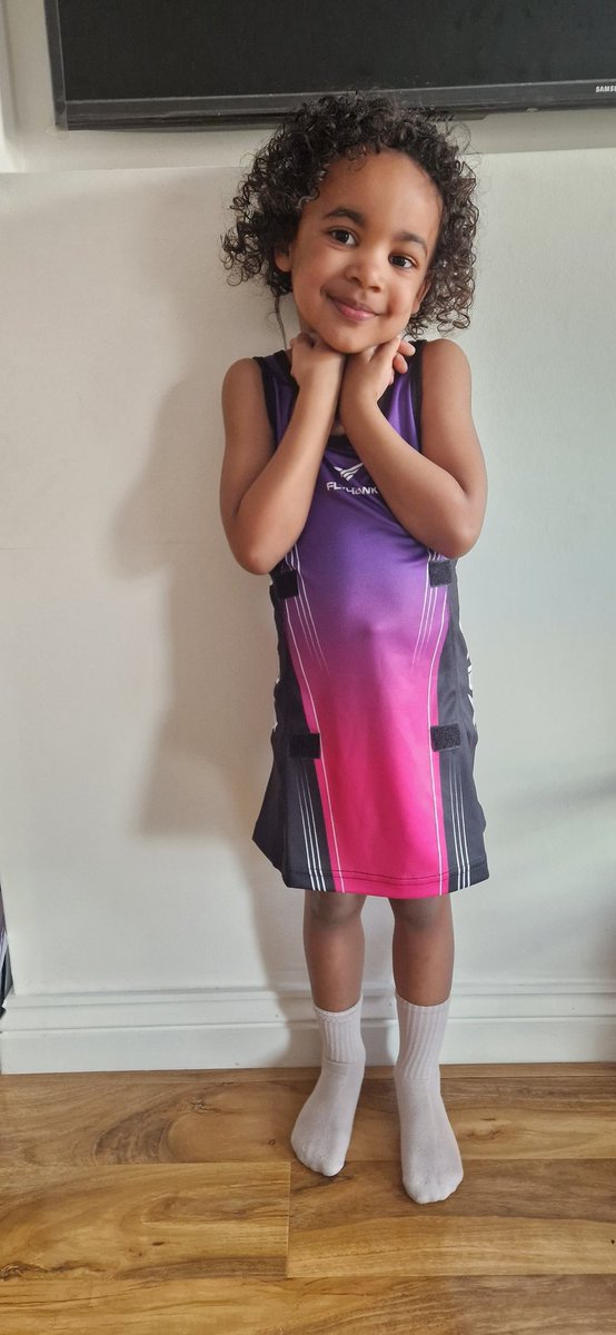 When the <a href="/FlyhawkNetball/">FLYHAWK</a> diddy samples arrive and the daughter wants to try first! Looks like I have no option but to take her to that Friday night training session now <a href="/TamesideNC/">Tameside Netball Clb</a> 
<a href="/TamesideSeniors/">TamesideNCSeniors</a>