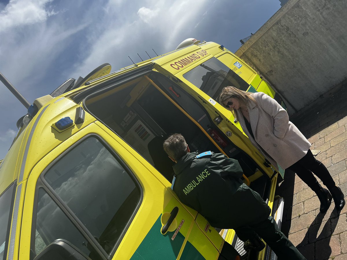 liam_garnett's tweet photo. A really useful visit with @NEAmbulance EOC & @NEAS_EPRR colleagues to @Ldn_Ambulance hosted by @LAS_TacAdvisor Kam! Looking at all things EPRR and even getting to have some time with the @metpoliceuk Welfare Police Dog!
#WorkingTogether #SharedLearning #Jessip https://t.co/1zu7lVPGBa