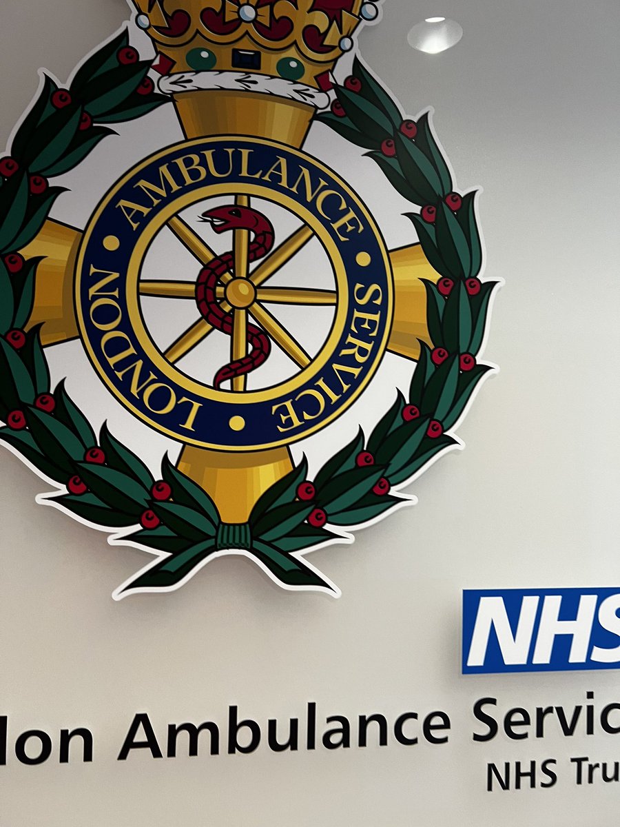 liam_garnett's tweet photo. A really useful visit with @NEAmbulance EOC & @NEAS_EPRR colleagues to @Ldn_Ambulance hosted by @LAS_TacAdvisor Kam! Looking at all things EPRR and even getting to have some time with the @metpoliceuk Welfare Police Dog!
#WorkingTogether #SharedLearning #Jessip https://t.co/1zu7lVPGBa