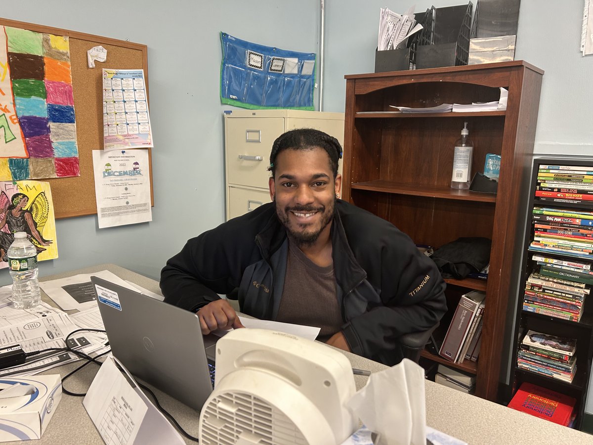 🌟Staff Highlight 🌟
- Louis Whitney 
- Student Support Specialist 
- Fav Color: Green 
- Fun Fact: "I have a cat named cheese"
- 6 months at Thrive
- Why Thrive? "You guys gave me a chance."