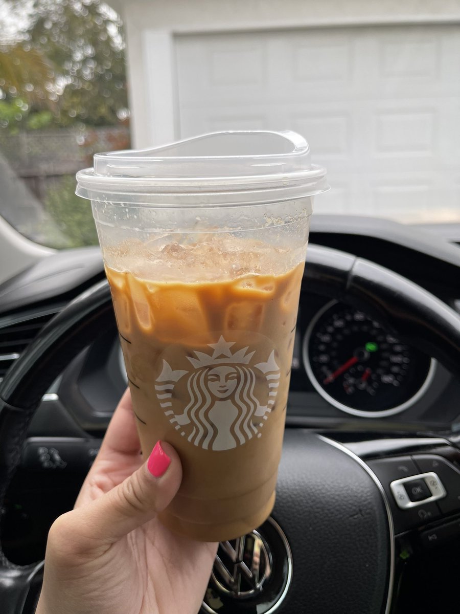 jLOBLUH's tweet photo. I knew I should have just took my ass home and made coffee. SMH can’t even get a full coffee these days😑 @Starbucks https://t.co/dwwgUaqeqa