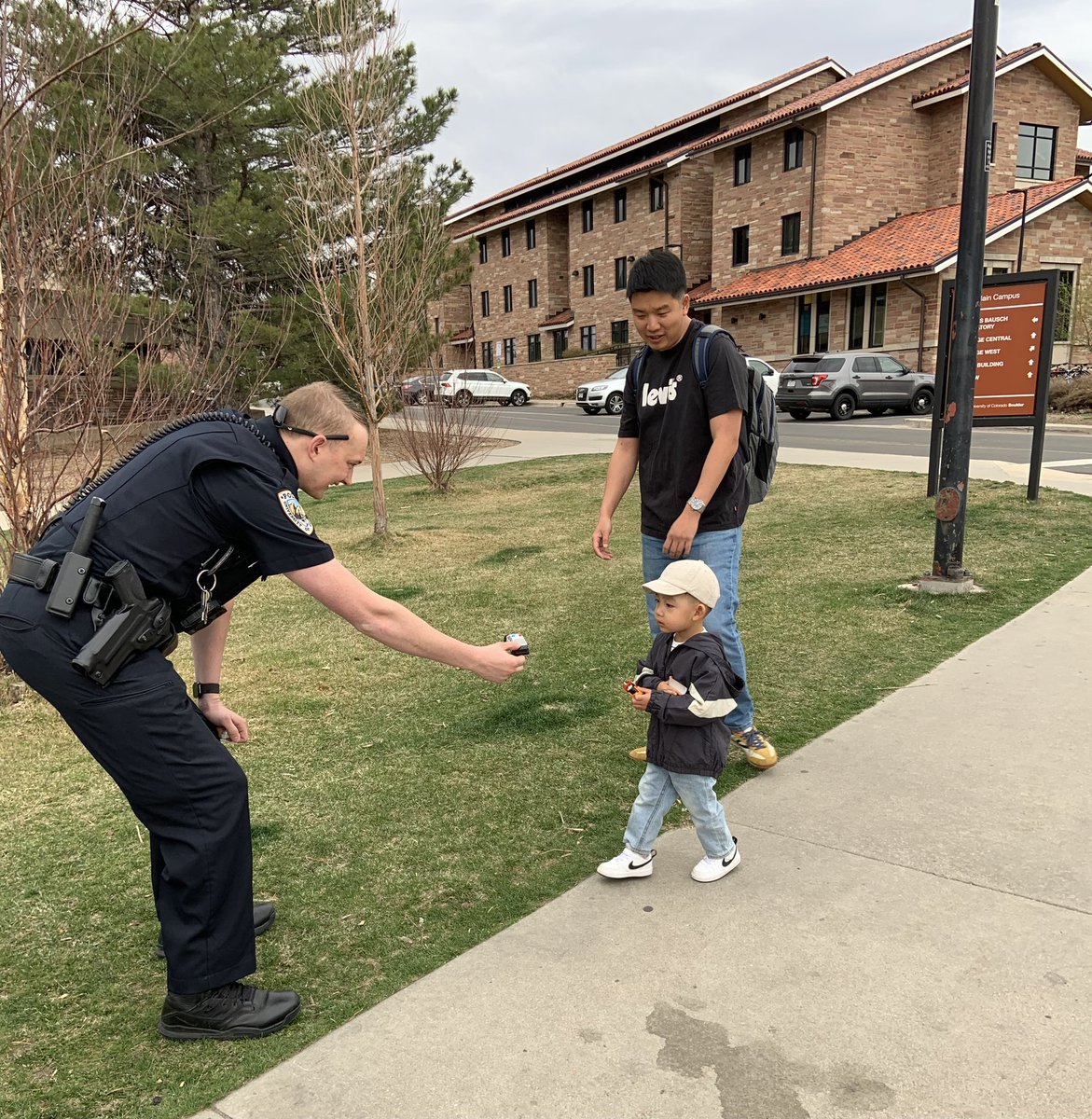 CUBoulderDPS's tweet photo. Met a future Buff at this morning’s #CoffeeWithACop ☕️🚔💙
Thanks for coming out, everyone! #CommunityPolicing #CUBoulder #FutureBuff https://t.co/6yQpvoDtYC
