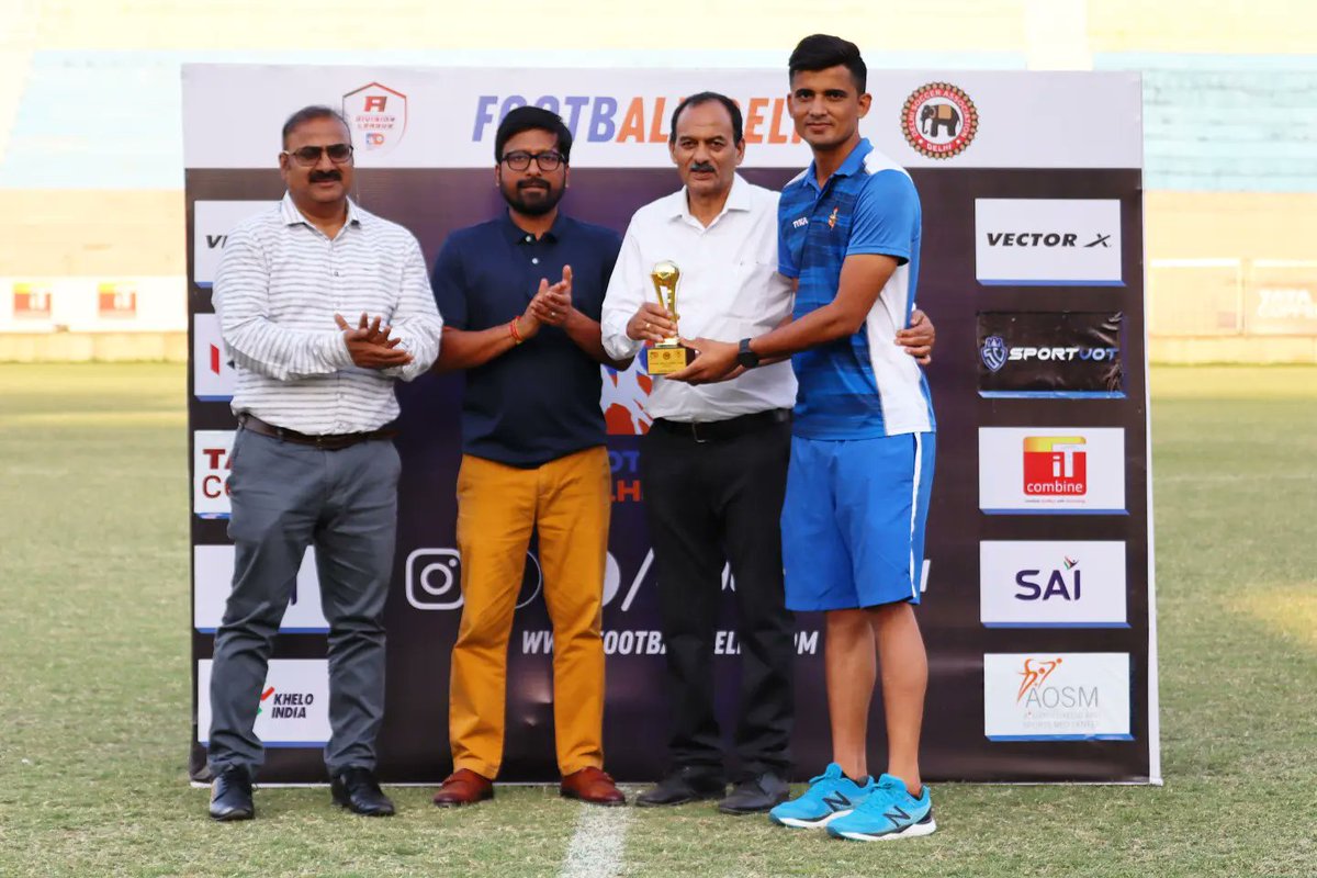 FootballDelhi's tweet photo. Individual award winners of the FD A DIVISION LEAGUE 2022-23 ๐
๐
Sumit Ghosh from Ajmal FC (Top Scorer)
๐
Dinesh Beniwal from Indian Air Force (Palam) - (Golden Glove)
๐
Priya Darshan from Indian Air Force (Palam) - Best Coach of the League
#FootballDelhi
#FDADL #ADL https://t.co/iWt9uhRERw