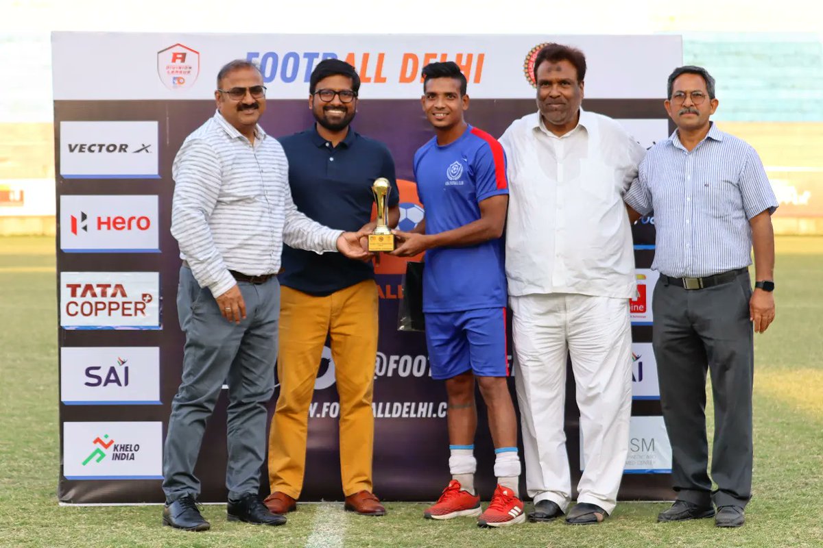 FootballDelhi's tweet photo. Individual award winners of the FD A DIVISION LEAGUE 2022-23 ๐
๐
Sumit Ghosh from Ajmal FC (Top Scorer)
๐
Dinesh Beniwal from Indian Air Force (Palam) - (Golden Glove)
๐
Priya Darshan from Indian Air Force (Palam) - Best Coach of the League
#FootballDelhi
#FDADL #ADL https://t.co/iWt9uhRERw
