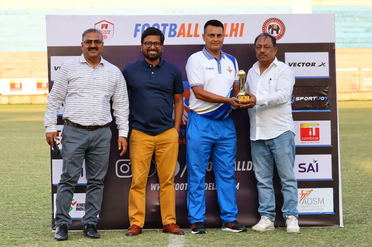 FootballDelhi's tweet photo. Individual award winners of the FD A DIVISION LEAGUE 2022-23 ๐
๐
Sumit Ghosh from Ajmal FC (Top Scorer)
๐
Dinesh Beniwal from Indian Air Force (Palam) - (Golden Glove)
๐
Priya Darshan from Indian Air Force (Palam) - Best Coach of the League
#FootballDelhi
#FDADL #ADL https://t.co/iWt9uhRERw