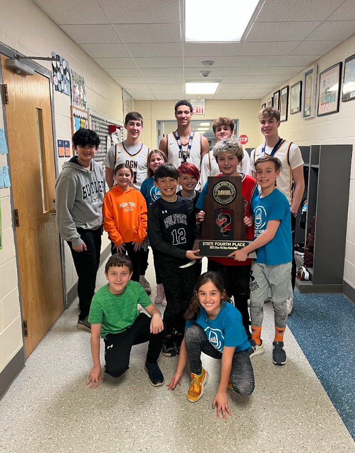 5thgradeplaid's tweet photo. HOOP...HERE IT IS! Check out our high scoring podcast with @Dgn teammates @jacobbozeman7, @maxwell_haack , @J_Stanton21 and @ThulinOwen. 
#dg58pride #dgn #dgnhoops #pufferpride #shoot3s
#risetotheoccasion #makinghistory #dgnhistory #state #basketball

https://t.co/dUuo4DOaBx https://t.co/JIgWW0rDtb