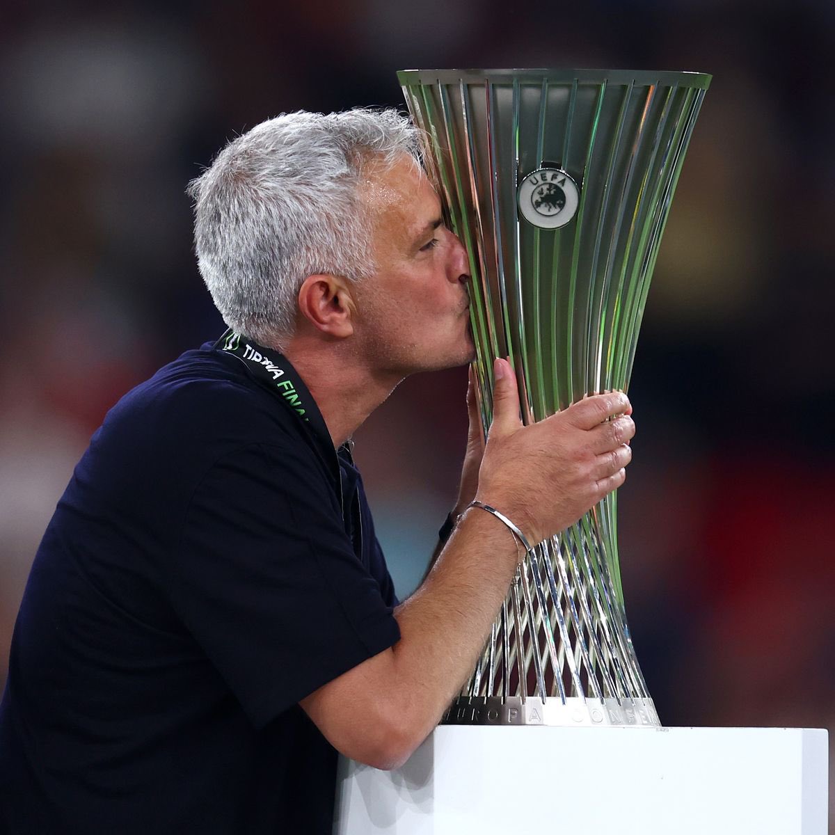 JM1World's tweet photo. جوزيه مورينيو :" يبدو أن الجميع هنا مهووسين بنهائي الموسم الماضي ولكن لا يمكنك أن تفوز في مباراة قد خسرتها ، حتى لو فاز فينورد الليلة 10-0 فسيبقون خاسرين اللقب في مباراة الموسم الماضي ، لقد انتهى الأمر". https://t.co/lGWpKugvG0