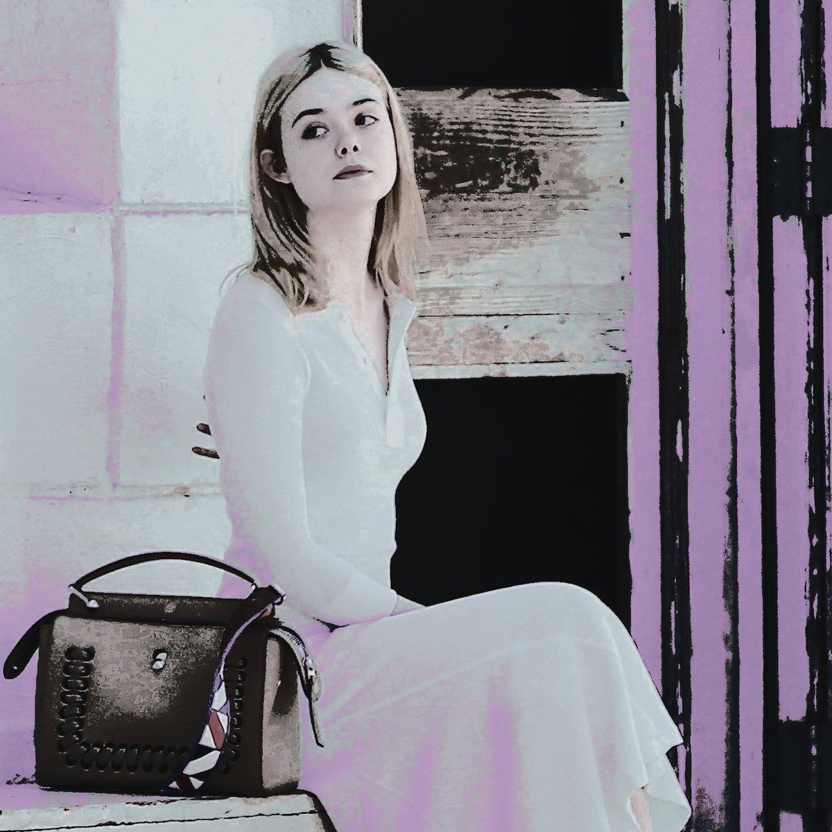 JELZASMA's tweet photo. ᅠ  #⠀𝘚𝘗𝘖𝘛𝘛𝘌𝘋  .ᐟ   ❜    HRH  DAENERYS  STORMBORN   /.   outside   the   braavosi   embassy.   reportedly   assigned   on   her   first   tour   from   the   royal   administration,   as  a   westerosi   envoy.    for   more   details   read   https://t.co/aq0KPTggtO https://t.co/HPDeOULPwE
