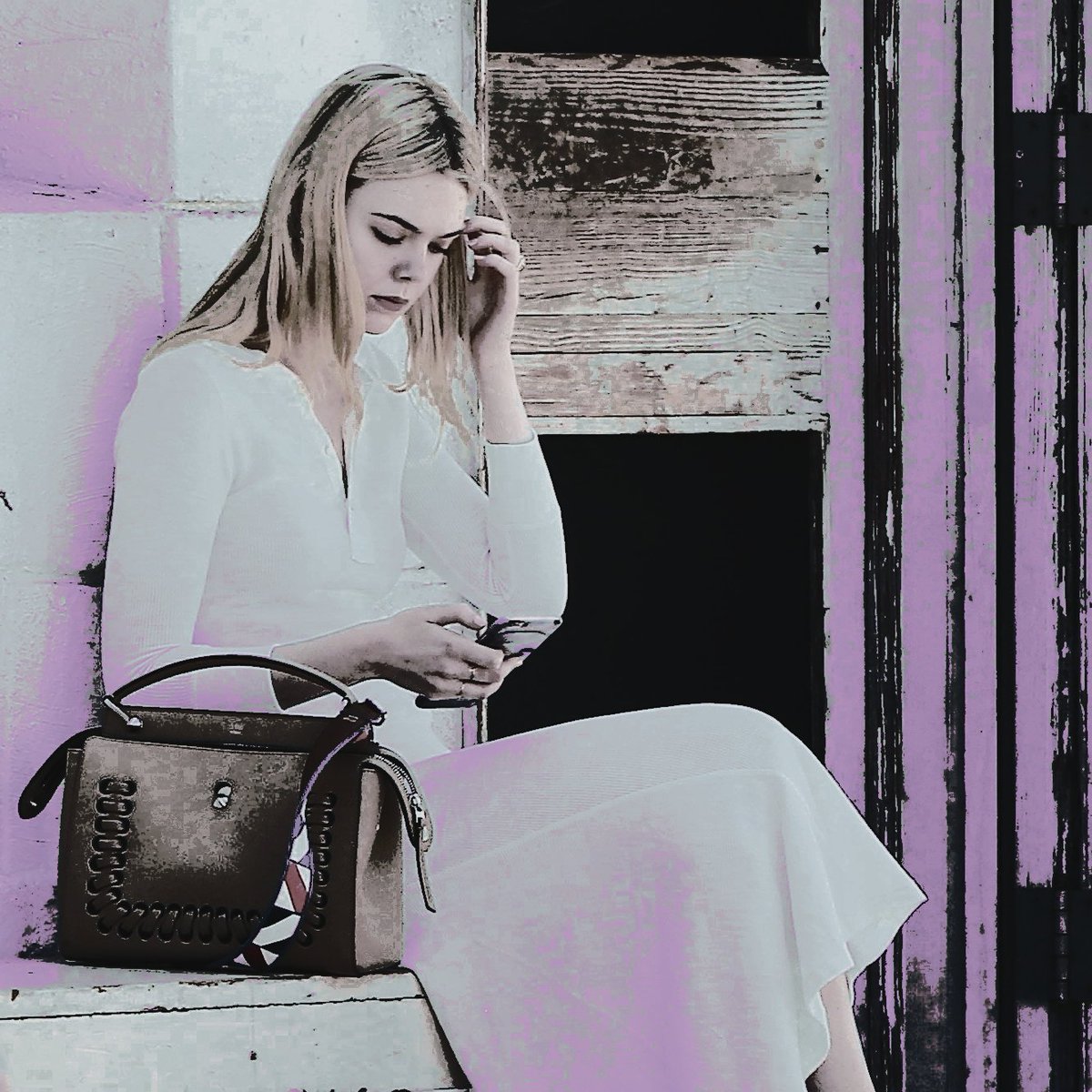 JELZASMA's tweet photo. ᅠ  #⠀𝘚𝘗𝘖𝘛𝘛𝘌𝘋  .ᐟ   ❜    HRH  DAENERYS  STORMBORN   /.   outside   the   braavosi   embassy.   reportedly   assigned   on   her   first   tour   from   the   royal   administration,   as  a   westerosi   envoy.    for   more   details   read   https://t.co/aq0KPTggtO https://t.co/HPDeOULPwE