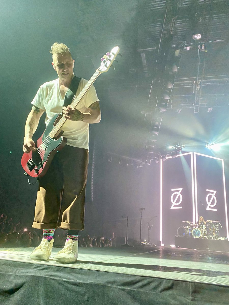 MariBeane's tweet photo. ERIC BASS of Shinedown!!!! ⁦@Shinedown⁩ ⁦@MtnHealthArena⁩ #theRevolutionsLiveTour https://t.co/cSkukvvIz2