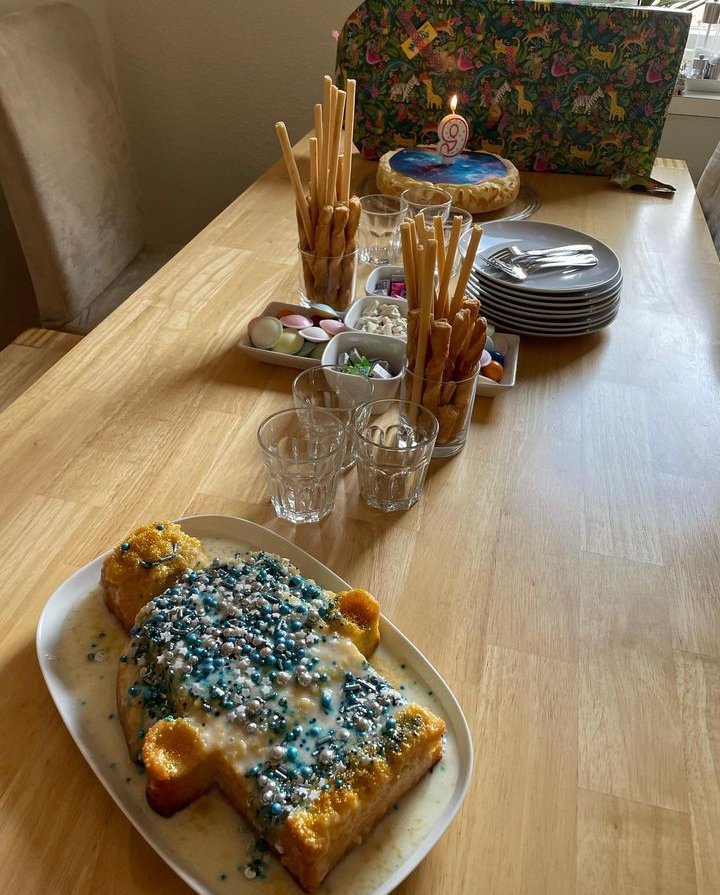 HeikeMistila's tweet photo. Hello you lovely dots!

Today is an incredibly special day 🥰🥳🤘🙏

Gratitude and happy children ☺️ what more could a woman ask for?

 #kindergeburtstag #kindergeburtstagsparty #partylikeadeejay #partylife #mamaleben #momlife #growup #momlove #baking #cheesecake #lemoncake https://t.co/EuQqCgXvYF