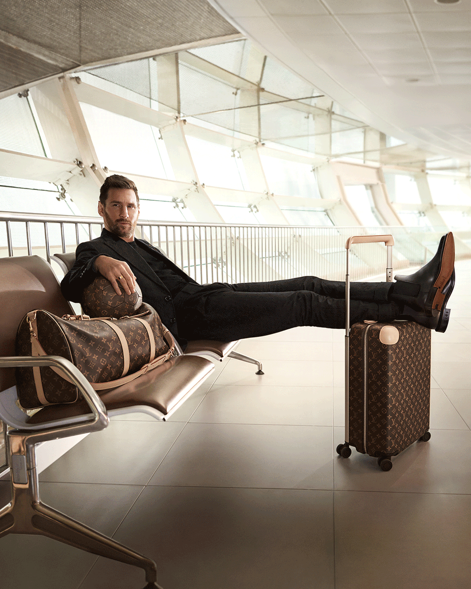 LouisVuitton's tweet photo. #LionelMessi for #LouisVuitton: Horizons Never End. Discover the Maison's new campaign starring football legend #LionelMessi at https://t.co/1QI3P5QfwY
#LVHorizon https://t.co/UOFzBLLg1n