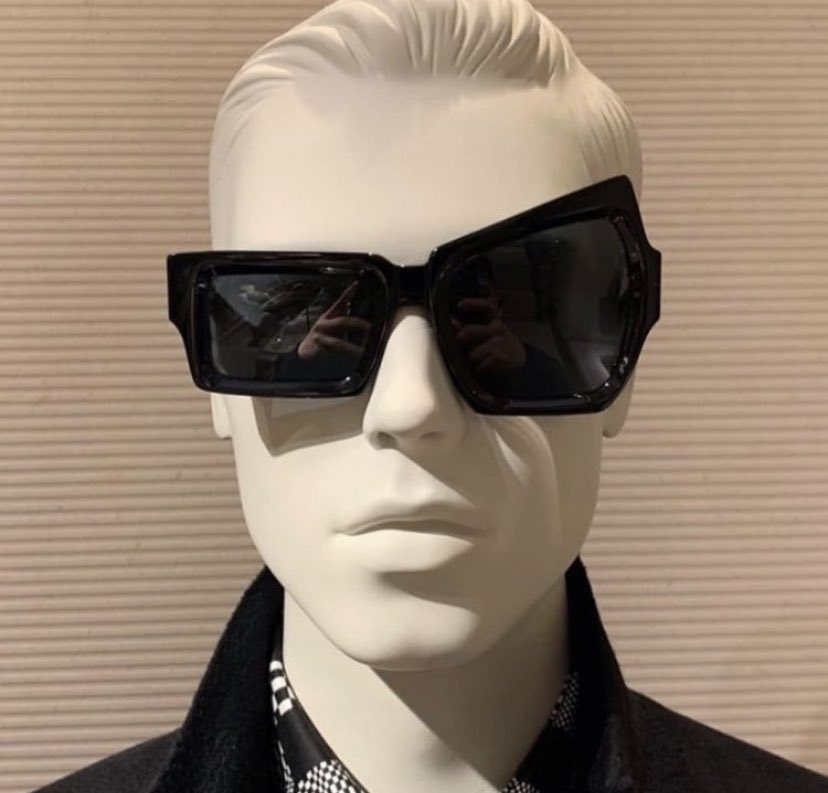frowmagazine's tweet photo. Would you wear? 👀😎 

Credit: @LouisVuitton @virgilabloh @Shtreetwear 

#LouisVuitton #fashion #Sunglasses #FROW https://t.co/pU3kgWmISo