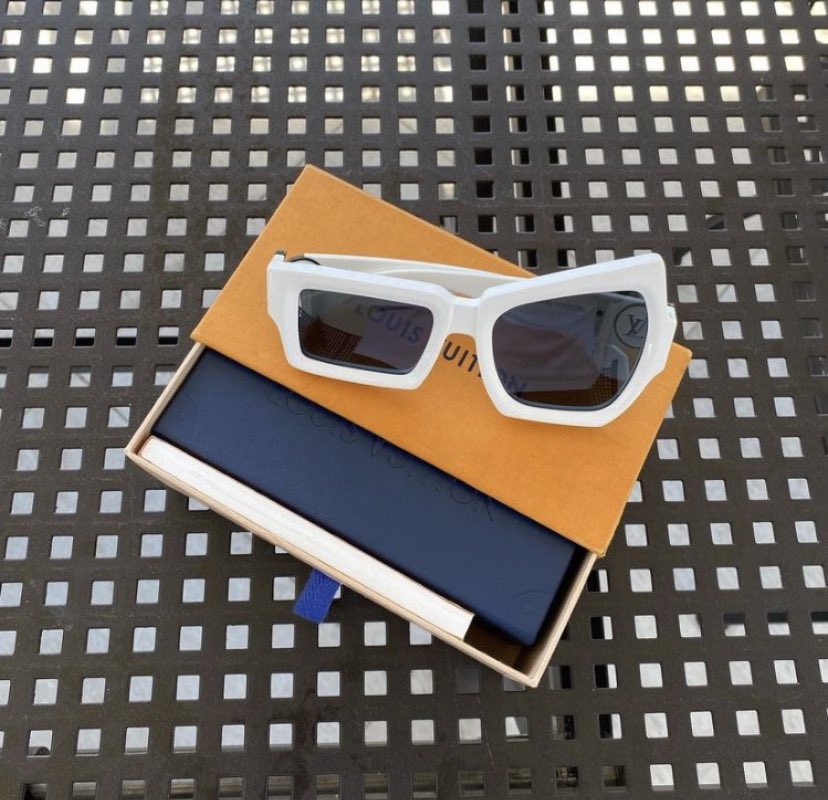 frowmagazine's tweet photo. Would you wear? 👀😎 

Credit: @LouisVuitton @virgilabloh @Shtreetwear 

#LouisVuitton #fashion #Sunglasses #FROW https://t.co/pU3kgWmISo