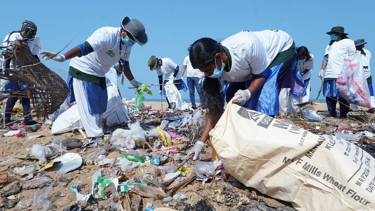 Simpli Home Furniture tweet media