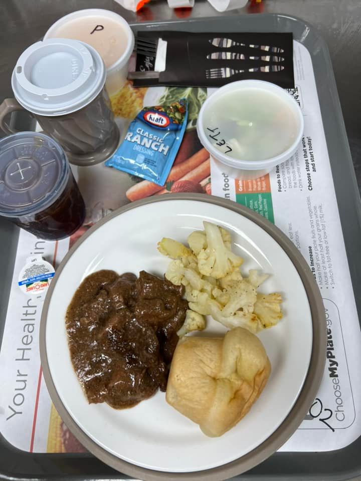 BuildUpRDNs's tweet photo. this is a meal at an inpt rehab facility in TX
#StopFoodShaming #HospitalFood https://t.co/aBR4TL7RYV