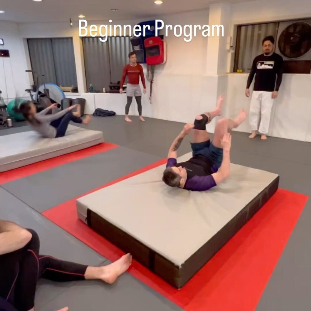 BayJiuJitsu's tweet photo. Our 12 week repeating beginner program can be started at any point. Saturday we will be moving off our first topic: takedowns and into how to control and pin the person on the ground.  See you there! https://t.co/IuQLKVK8xd https://t.co/0MnioOdUUk