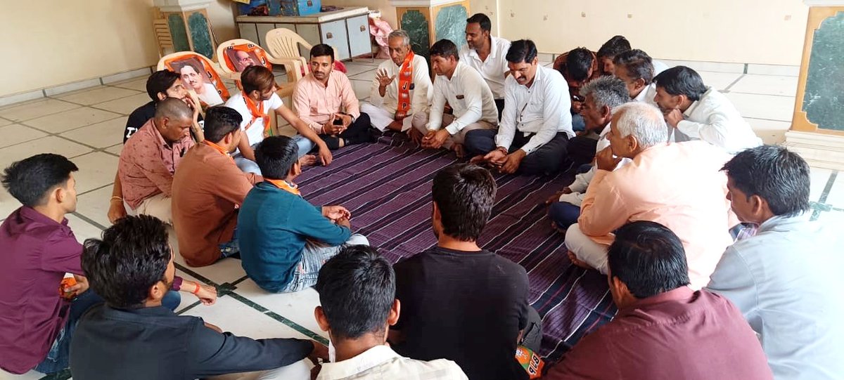 hs_budhaniya's tweet photo. भाजयुमो हातोद मंडल की पंचायत आगरा, अहिरखेड़ी, सुमठा ओर शाहपुरा में #युवा_चोपाल सम्पन्न हुई
#हितेन्द्रसिंहबुढानिया
#भाजयुमो_मंडल_अध्यक्ष_हातोद
#Hatod #हातोद
#Hitendrasingh
@BJP4MP @HitanandSharma @KailashOnline @manojsthakur @vaibhavpawarmp @BJYM @bjym4mp https://t.co/9KnUPPGFiM