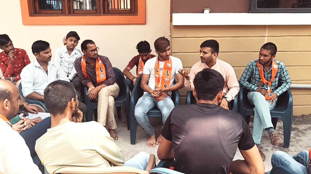 hs_budhaniya's tweet photo. भाजयुमो हातोद मंडल की पंचायत आगरा, अहिरखेड़ी, सुमठा ओर शाहपुरा में #युवा_चोपाल सम्पन्न हुई
#हितेन्द्रसिंहबुढानिया
#भाजयुमो_मंडल_अध्यक्ष_हातोद
#Hatod #हातोद
#Hitendrasingh
@BJP4MP @HitanandSharma @KailashOnline @manojsthakur @vaibhavpawarmp @BJYM @bjym4mp https://t.co/9KnUPPGFiM