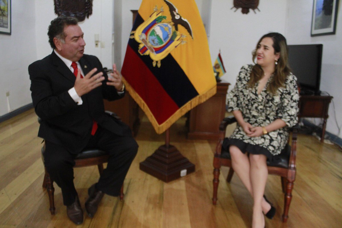 RCivil_Zona7's tweet photo. #LOJA | @CrusenkaT, Coordinadora Zonal 7 de @RegistroCivilec, realizó visita protocolaria a @FredyBravoB @GoberLoja, con el fin de articular acciones que permitan sumar esfuerzos en la entrega de los servicios de forma ágil con calidad y eficiencia a la ciudadanía. https://t.co/mI7jL8MuMT