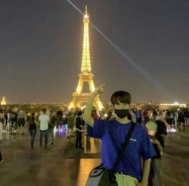 staysoulmate's tweet photo. skz in paris - a very needed thread : https://t.co/VjnY3eF4Ab