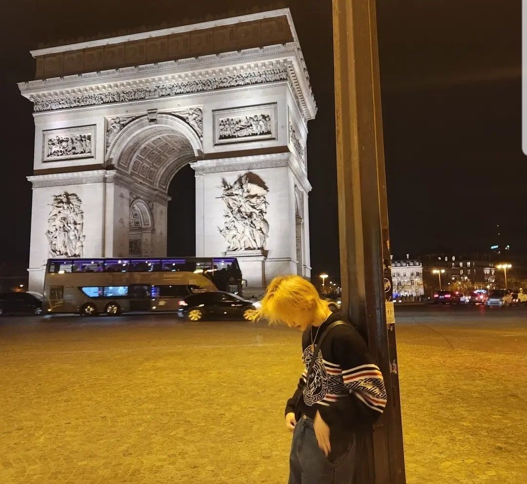staysoulmate's tweet photo. skz in paris - a very needed thread : https://t.co/VjnY3eF4Ab