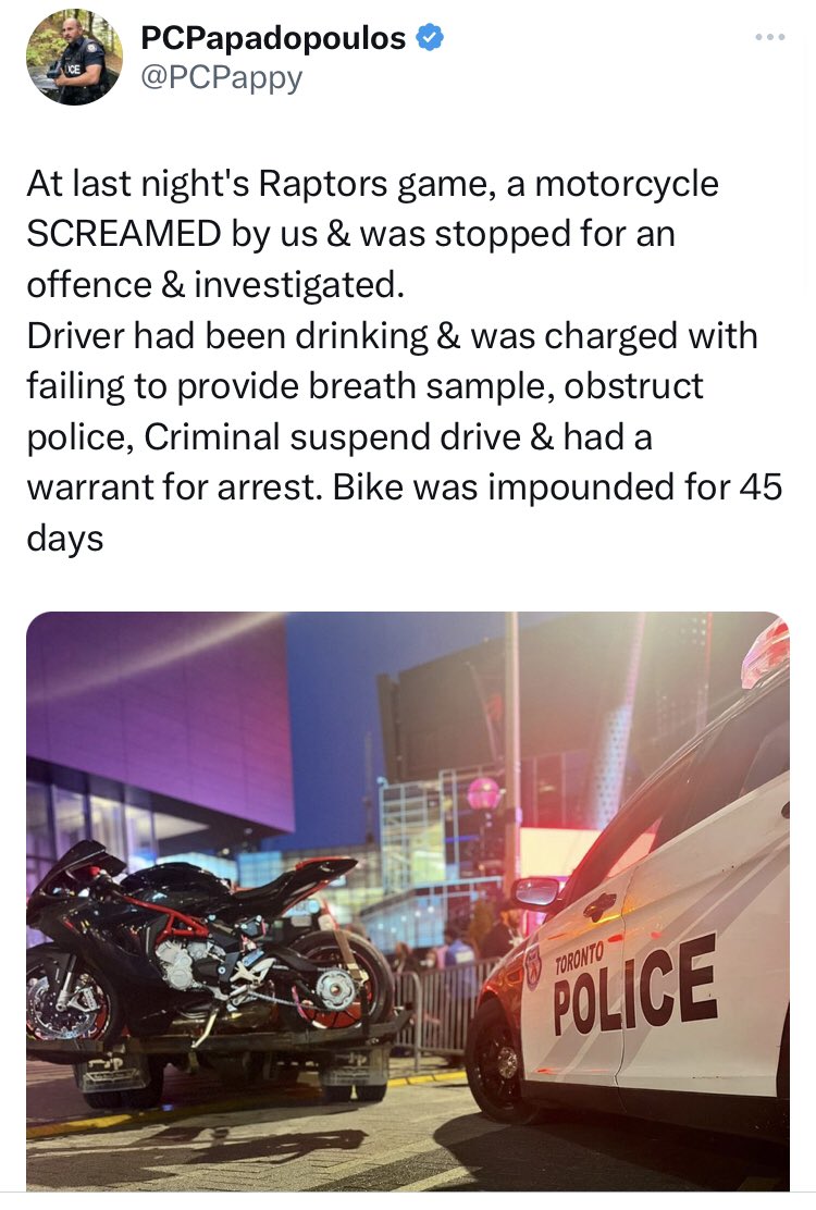 Bu da Toronto’da başka bir alkollü sürücü vakası. Eleman Raptors maçından çıkıp alkollü olarak bir de Polis’e sarmış 🤣Bu iş ona en az 10.000 dolara patlar, mahkeme, avukat. Akabinde sabıka kaydı da olur. Bahar gelince Kanada çoşuyor mübarek. 🤯 #drunkdrivers #dui #toronto