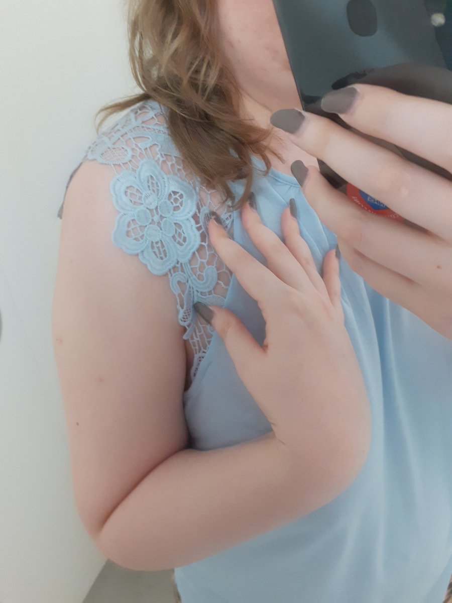 Supersizer1's tweet image. I'm wearin' my new top that I got last week. I love the flower detail on it! ❤ 🌼 😍 #new #top #newtop #fashion #style #girl #fashionista #blue #lightblue #flower #detail