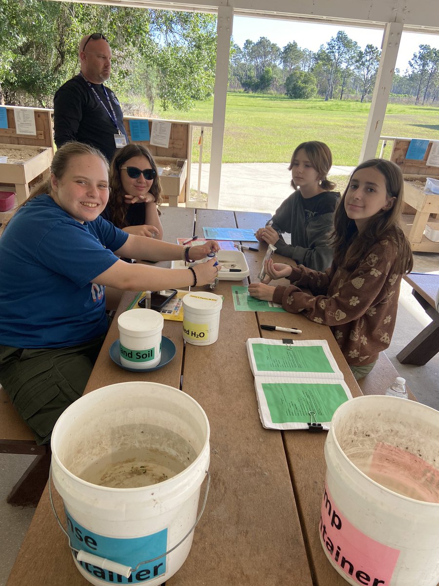 HawksNhawks4's tweet photo. Learning about the health of our ecosystem! @RRMSRoyalKnight #ALLIN https://t.co/GIGgvnCUN7