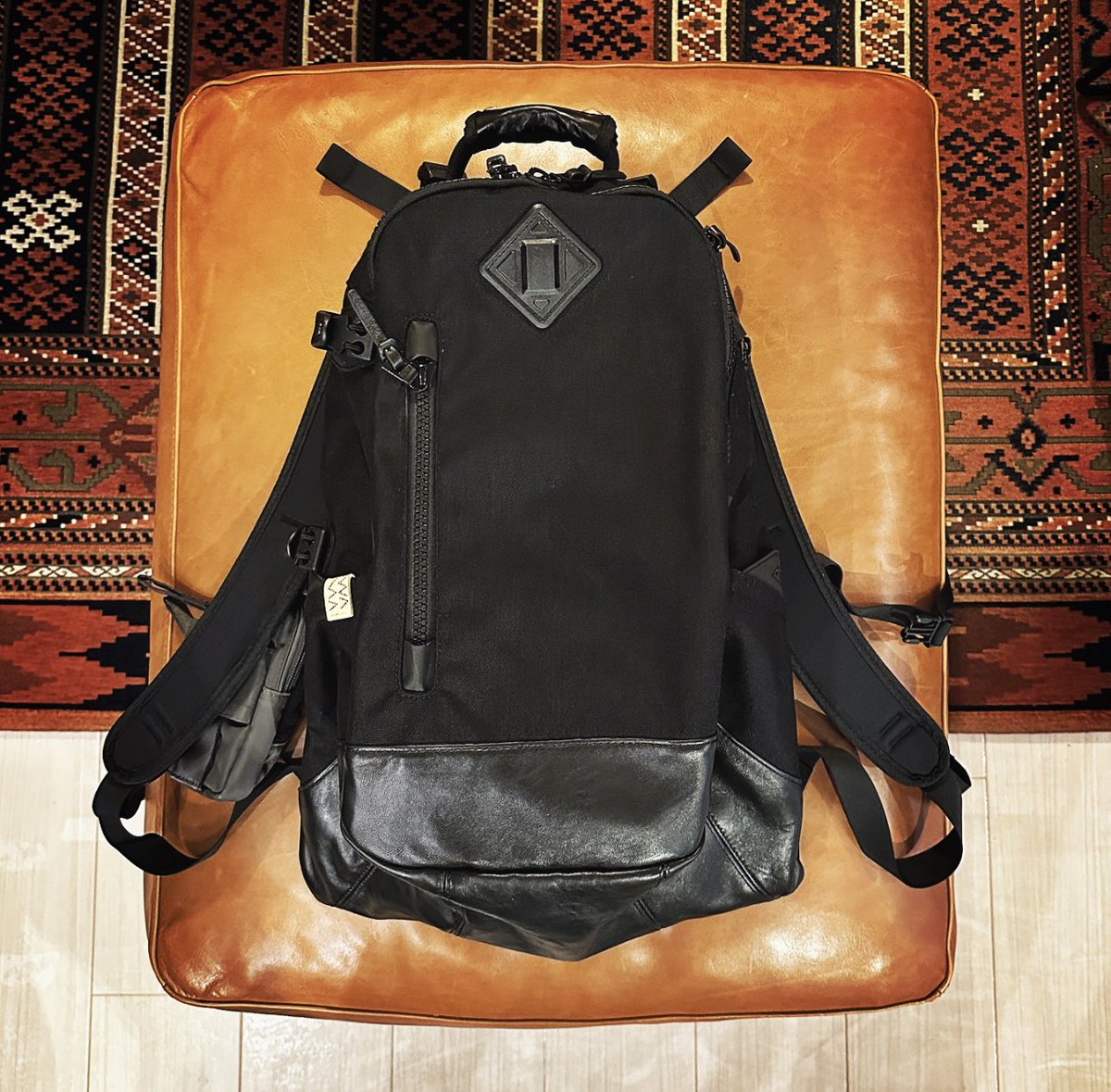 keyaki_shingo's tweet photo. いろいろ浮気しても、結局ここに戻ってきちゃう。3年ぶり3度目のvisvimのバックパック。過不足なし。 https://t.co/QsQYNqzw82