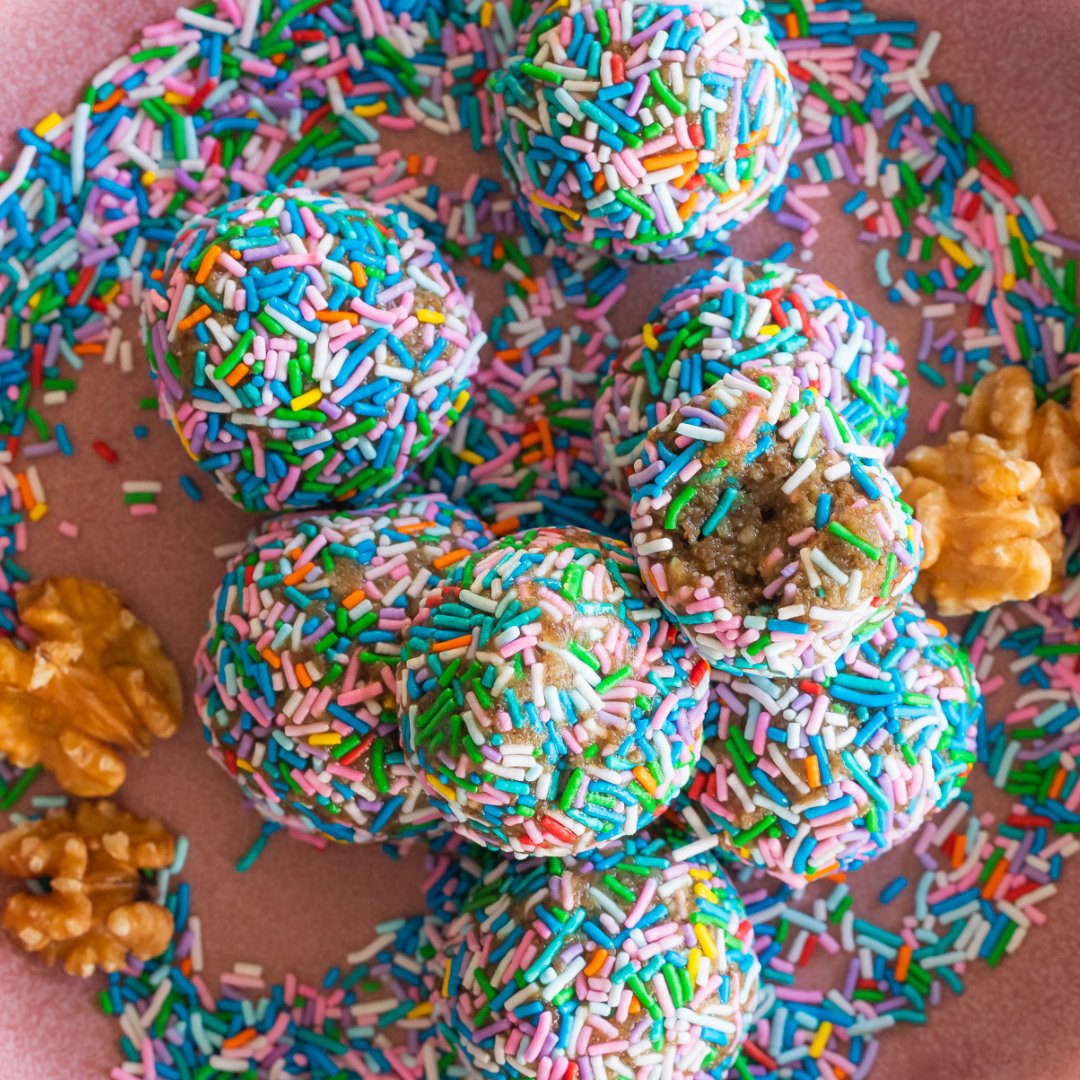CaWalnuts's tweet photo. Don’t shy away from your favorite snacks and treats, instead add a nutritious twist! #DoMoreWithWalnuts Learn more here: https://t.co/iCDXlwhWdg https://t.co/5GWd6Pz8mA