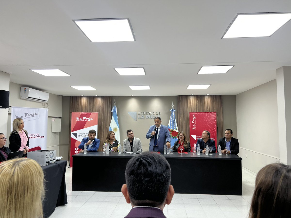 Con <a href="/cr_raulcabral/">Raul Cabral</a> acompañamos al gobernador <a href="/QuintelaRicardo/">Ricardo Quintela</a> al llamado a licitación de asfaltado de calle del Dpto Chileciito. Obras muy necesarias para la comunidad. 👏👏👏✌️❤️