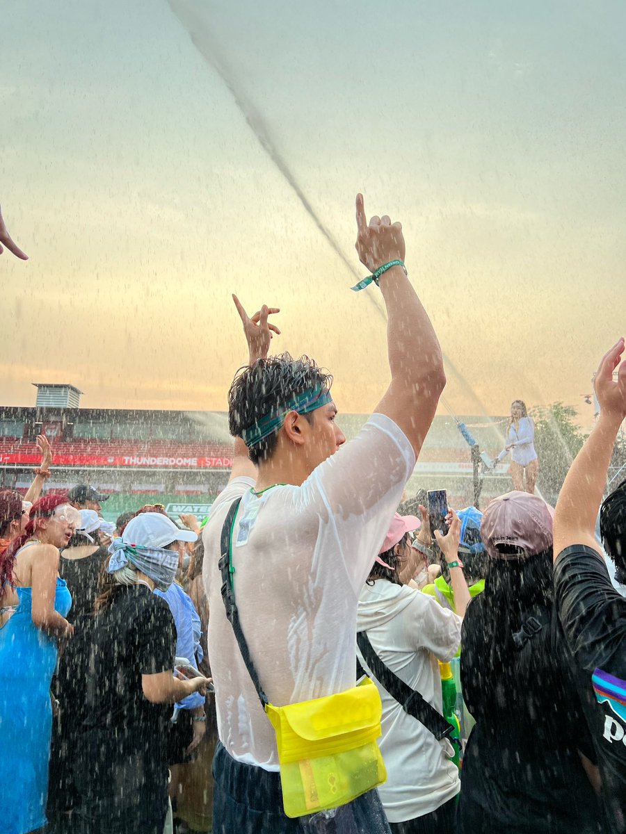nammon_ktn's tweet photo. งานเฟสแบบเปียก เล่นสงกรานต์ในรอบล้านปีครับ💦

#WaterbombBKK2023 https://t.co/IUHyIvKJw7