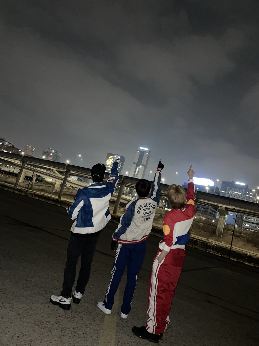 YujunFrance's tweet photo. ﮩ٨ـTWITTERﮩﮩ٨ـ⠀12.04.2023 

Yujun posant aux côtés de Jinsik et Sumin!

Nous sommes !! un trio!! 
💙je vous aimes💙 

#xikers #싸이커스 #JINSIK #진식 -@xikers_official https://t.co/aSR0RviOlC