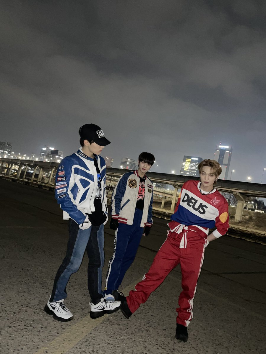 YujunFrance's tweet photo. ﮩ٨ـTWITTERﮩﮩ٨ـ⠀12.04.2023 

Yujun posant aux côtés de Jinsik et Sumin!

Nous sommes !! un trio!! 
💙je vous aimes💙 

#xikers #싸이커스 #JINSIK #진식 -@xikers_official https://t.co/aSR0RviOlC