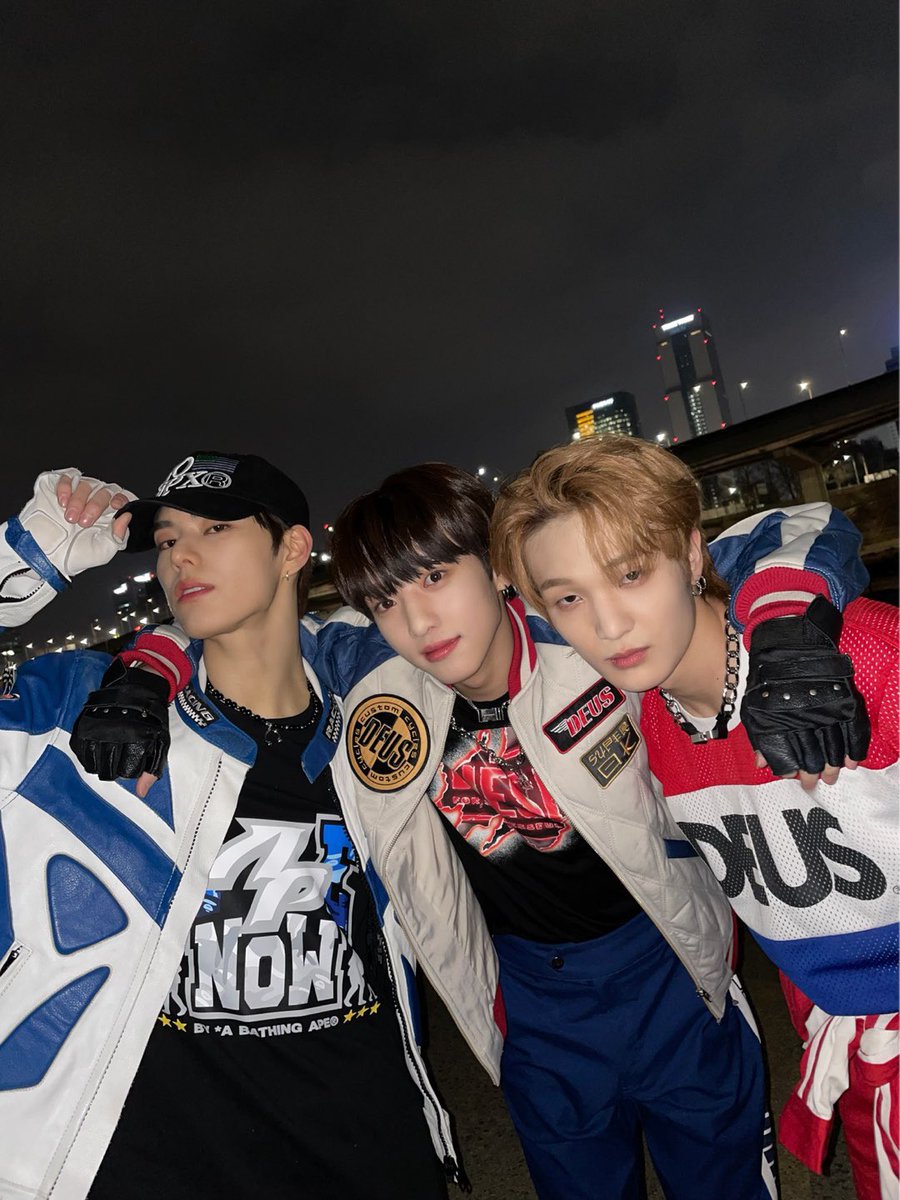 YujunFrance's tweet photo. ﮩ٨ـTWITTERﮩﮩ٨ـ⠀12.04.2023 

Yujun posant aux côtés de Jinsik et Sumin!

Nous sommes !! un trio!! 
💙je vous aimes💙 

#xikers #싸이커스 #JINSIK #진식 -@xikers_official https://t.co/aSR0RviOlC