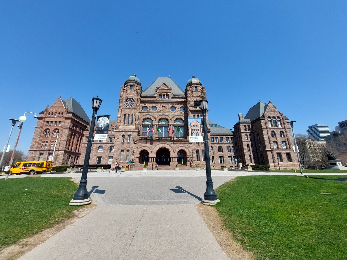 VictoriaMack823's tweet photo. Went to Queen's Park with the Grade 5s and met @SherefSabawyPC. The students learned a lot and had a great introduction to the political system in Ontario. @OscarPetersonP2 #ontgov https://t.co/wTm4c6BBxZ