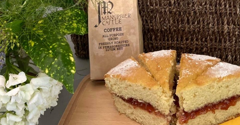 ManorbierCastle's tweet photo. Alfresco lunches at our #castle #café du barri. ☕

Enjoy delicious home baked treats directly from our Castle kitchen, freshly made sandwiches as well as a variety of herbal teas and freshly ground local #coffee. 🍰

#pembrokeshire #wales #tourism #history https://t.co/eAMWGZLQFA