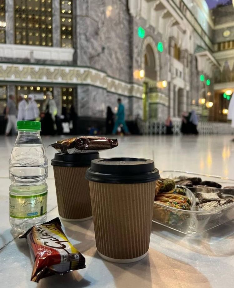 moha_oz's tweet photo. اليوم اجتمعت ليلة وترية مع ليلة جمعة، بمعنى أن هذه الليلة هي أرجى الليالي لأن تكون ليلة القدر كما قال بعض العلماء.

وخير أجتهاد بهذه الليلة العظيمة صدقة لافطار صائم بقلب الحرم المكي، ومن باب تسهيل الاجر فقد تصدق فاعل خير لكل من ينشر الرابط.

للمساهمة:
https://t.co/XdNstRIYhn https://t.co/4KlTbzsav2