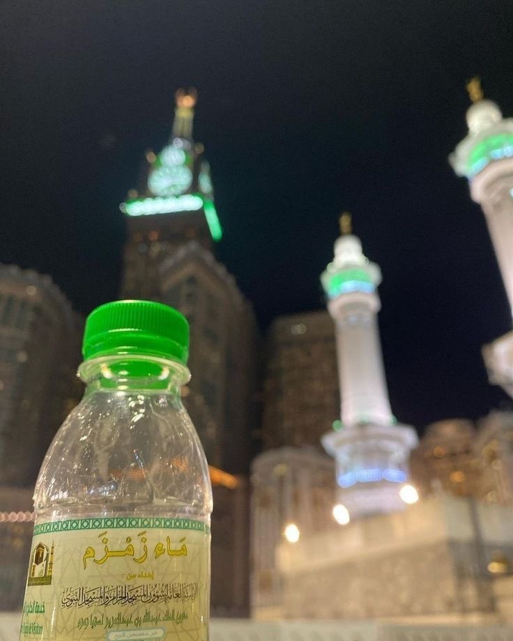 moha_oz's tweet photo. اليوم اجتمعت ليلة وترية مع ليلة جمعة، بمعنى أن هذه الليلة هي أرجى الليالي لأن تكون ليلة القدر كما قال بعض العلماء.

وخير أجتهاد بهذه الليلة العظيمة صدقة لافطار صائم بقلب الحرم المكي، ومن باب تسهيل الاجر فقد تصدق فاعل خير لكل من ينشر الرابط.

للمساهمة:
https://t.co/XdNstRIYhn https://t.co/4KlTbzsav2