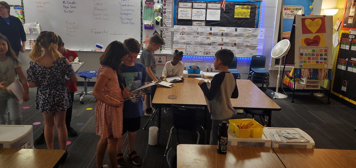 Millard3rdGrade's tweet photo. Students surveying classmates to gather data. Then they will use their data to make bar graphs. Perfect 1/2 day activity! https://t.co/PsFDeUnWjE