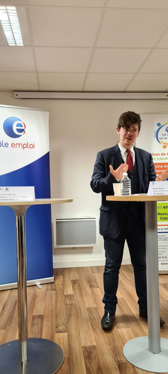 Stephaniedemai1's tweet photo. #tousMobilises #avecPoleEmploi  
Nos jeunes témoignent  de leur accompagnement  en Contrat d Engagement Jeune pour les 1 an du CEJ lors d une conférence  de presse. Theo raconte " j étais dans l ombre ça m a apporté de la lumière..." https://t.co/j4Q82IDHYh