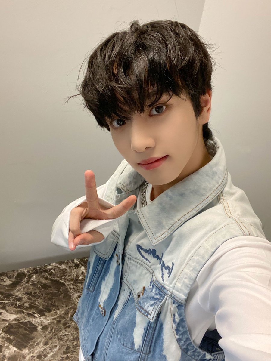 YujunFrance's tweet photo. ﮩ٨ـTWITTERﮩﮩ٨ـ⠀12.04.2023 

Ils ont récemment publié du contenu dans les coulisses de la tournée américaine sur Wassak *rire* 
Alors j'ai préparé ça😎 Je veux retourner aux États-Unis🔥🤩💛

#xikers #싸이커스 #YUJUN #유준 @xikers_official https://t.co/RJHoBnw3w8